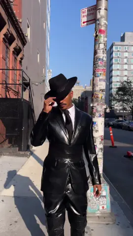 A post by @itsseanbankhead on TikTok caption: 😤😤😤😤 #fyi #fyp #shark 