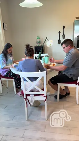 A post by @mariajessica16 on TikTok caption: Ya extrañaba cocinar aquí, desayuno para después ir al mall. @Jazmin Mendoza #blog #familia #recetas 