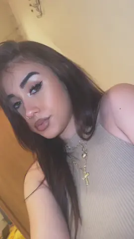 A post by @iam.bianca.gr on TikTok caption: 💞Latina Make-up💞.             .            .          . #amintire #CapCut #สโลว์สมูท #สปีดสโลว์ #germany #slowsuave #FunkNoCapCut #romania #halloween #distractie #deutschland #balkan #Funk #romania🇷🇴 #Biscoitocut #foruyou #latina #latino #latinamakeup #NoTraje #rumanien #givemelove #gipsy 
