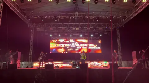 A post by @reynaldosdelasierraofic on TikTok caption: #puñodediamantes #ReynaldosdelaSierra #ajajiiiaa♠️ #enconcierto #delamanodeDios #bateandoduro #sevolvieronlocos #envivo #graciasgraciasgracias 