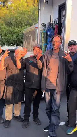 A post by @snoopdogg on TikTok caption: 🇲🇽 👊🏿💪🏿 🐾 
