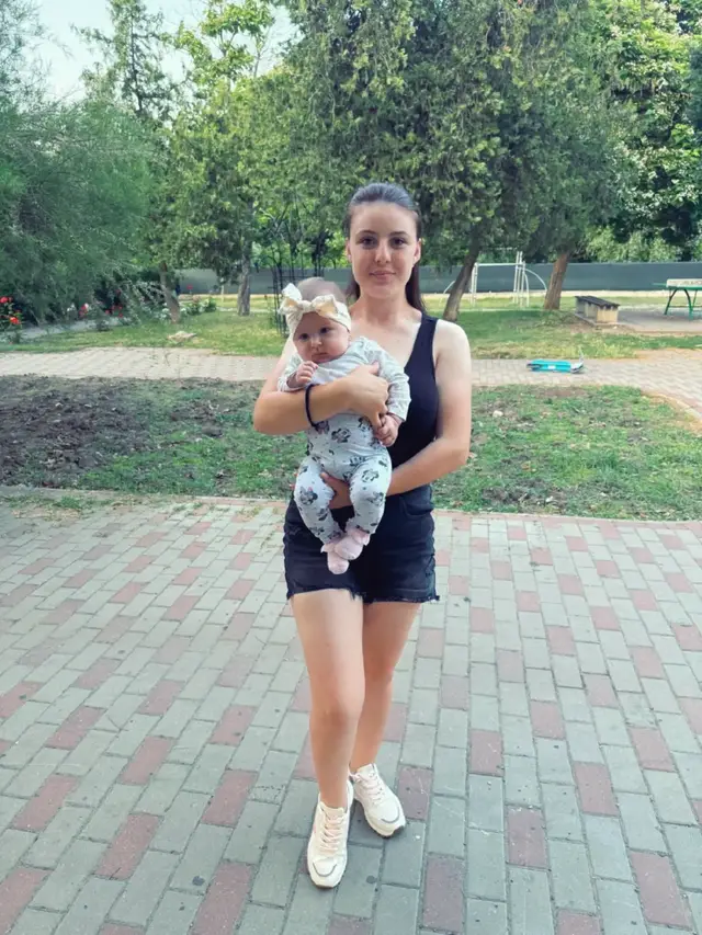 A post by @cristinacriss197 on TikTok caption: doar eu și copilu meu 😍🥰😑