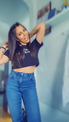 A post by @andreiutaa_ on TikTok caption: 😜 #fatacuzambetulpebuze #pursisimplu #andreiuta #fyp 