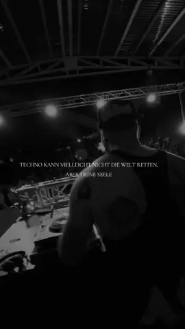 A post by @kopf_und_hoerer.official on TikTok caption: TECHNO KANN VIELLEICHT NICHT DIE WELT RETTEN, ABER DEINE SEELE 🖤🤍 #CapCut #kopfundhörer #tekkno #meloton #tekk #hardtechno #techno 