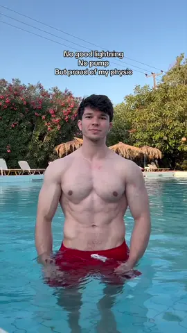 A post by @fleckinho_ on TikTok caption: Accepter de s’afficher sans pump ou bonne lumière ✅ #gym #gymmemes 