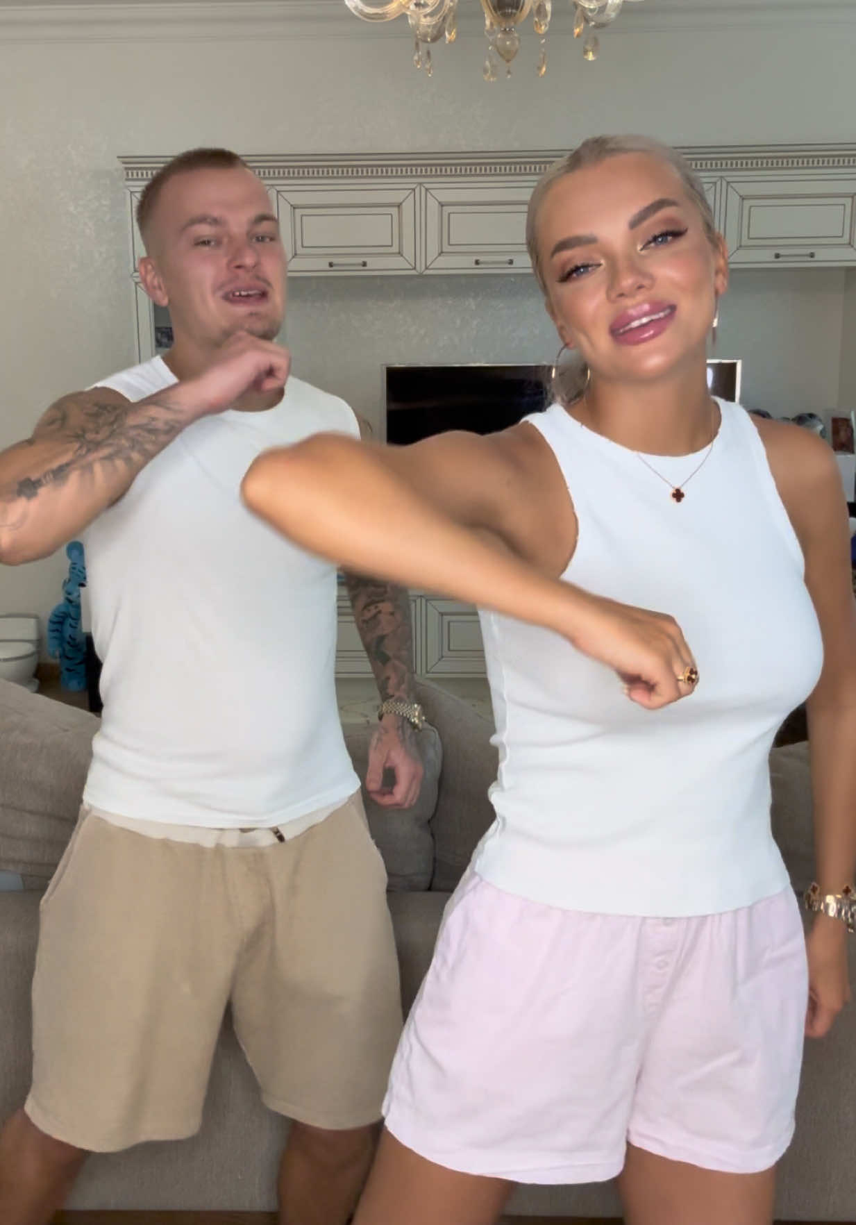 A post by @ekaterinashkuro on TikTok caption: МЫ В ТРЕНДЕ!❤️ Снимайте свои видео под этот звук! 