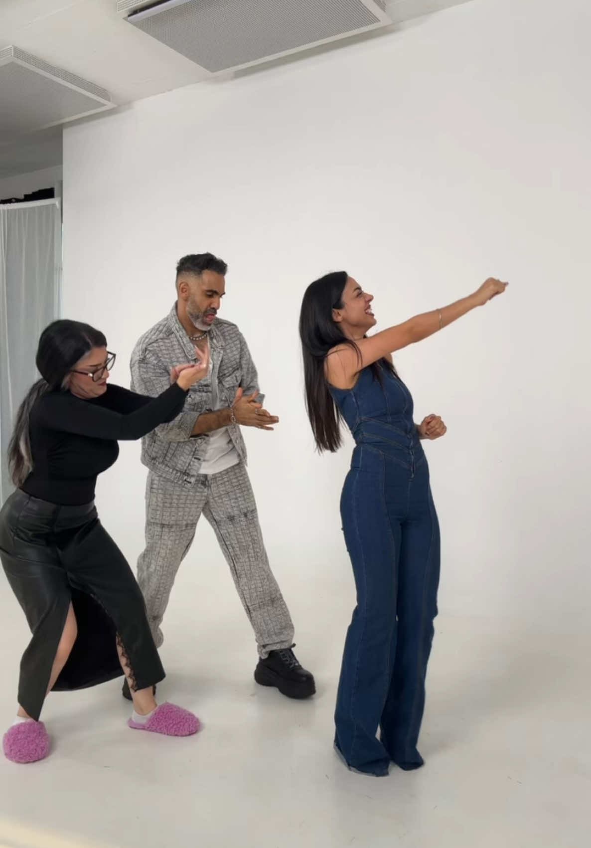 A post by @hamibees on TikTok caption: Ich liebe diese Menschen so sehr 😭 @Milad.on.the.run @Parshad 
