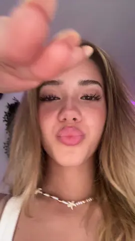 A post by @angydibyy on TikTok caption: voglio qualcuno che venga con me ai live di nayt😭
