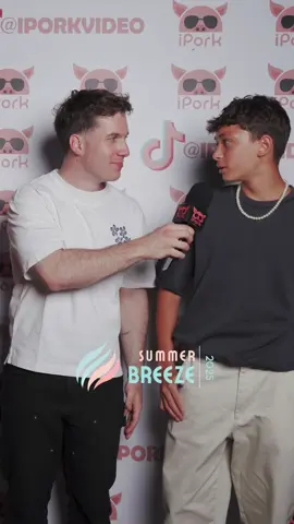 A post by @iporkvideo on TikTok caption: Gio è del mestiere 😉💋 @Luca Bellei 🎤 @GioLight💡  #ipork #iporkvideo #iosonoluca #lucabellei #interviste #bacino #discoteca #fakebody #summerbreeze #imperia 