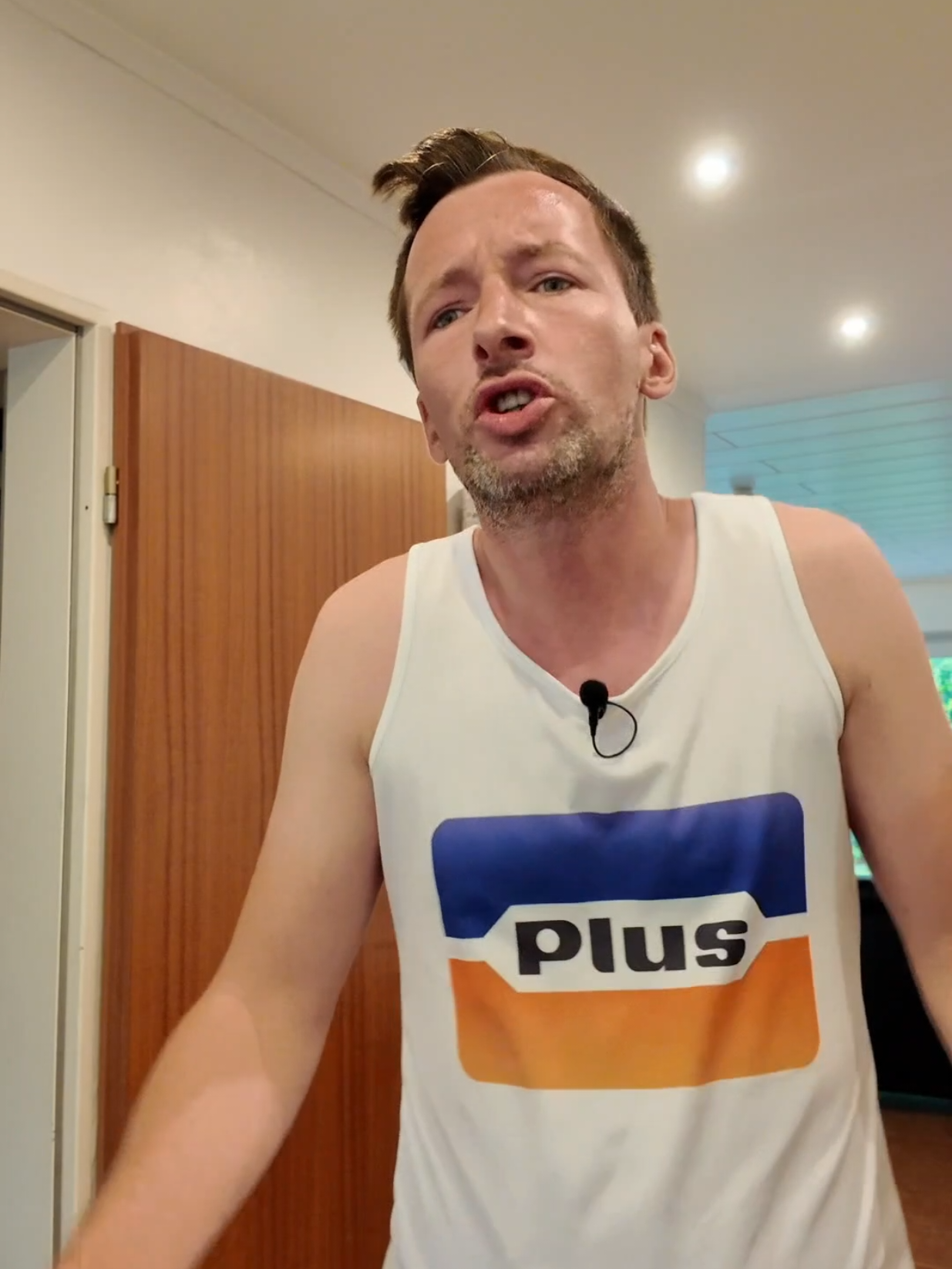 A post by @marcelkay on TikTok caption: Uwe ausse 90er macht aber auch alles Falsch 🤣  #couple #satire 