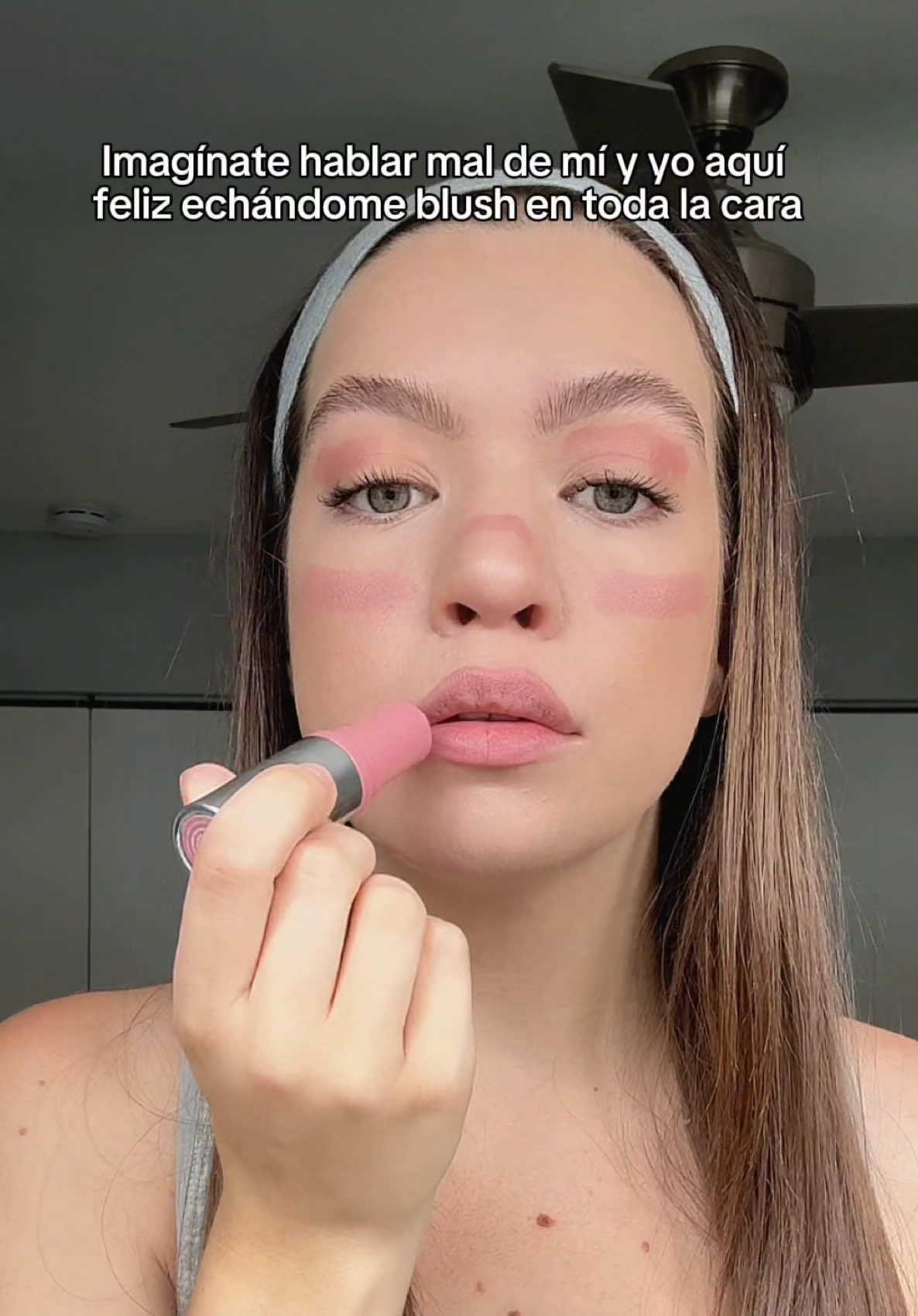 A post by @shaktimaal on TikTok caption: Si el Blush Blindness fuese una persona, sería yo  😊