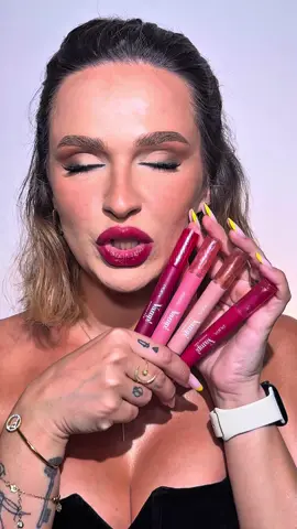 A post by @monicaraduofficial on TikTok caption: Definire precisă, culoare intensă și un luciu care face buzele irezistibile! 💄💋 VAMP! Marker Duo de la @PUPA Milano e secretul meu pentru buze conturate perfect, cu un plus de volum și strălucire. Două capete, un singur look statement: marker pentru contur și umplere + gloss pentru un efect shiny de durată! ✨ #vampmarkerduo #pupamilano #pupalovers