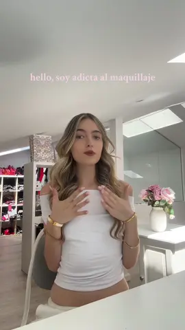 A post by @nerea.laandaa on TikTok caption: hello, im nere siendo nere 💅🏻🤍 adivinad cuál es mi marca favorita jiji 🌸 loveuuuu #nerealaandaa 