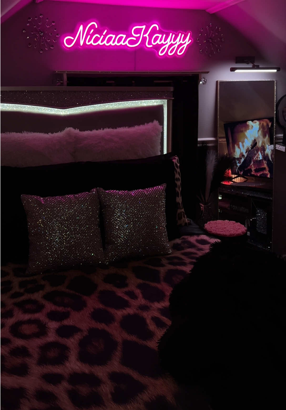 A post by @niciaakayyy on TikTok caption: Leopard Print Obsession 🐆☕️🎀#roomdecor #leopardprint #fypシ゚viral #blingbling #roomtour #glamour #roommakeover #roominspo #fyp 