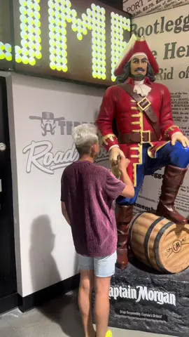 A post by @jonasymikeoficial on TikTok caption: Tienen que probar @Taptap Send México igual que nuestro amigo de piratas del caribe 😌 #fyp #foryoupage #fypシ #parati #couple #love #viral #viralvideo #viraltiktok 