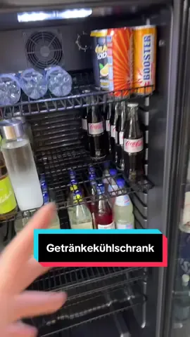 A post by @tutich_official on TikTok caption: Getränkekühlschrank von der Metro im Test 🧊 #kühlschrank #testen #getränke #sommer 