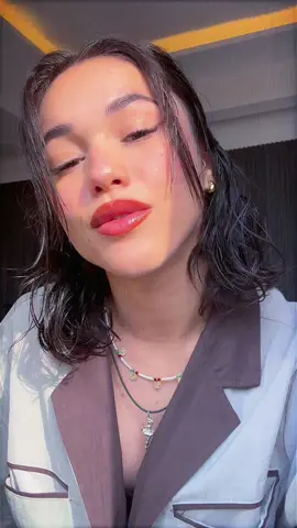 A post by @maryesp_ on TikTok caption: 👸🏻👸🏻👸🏻