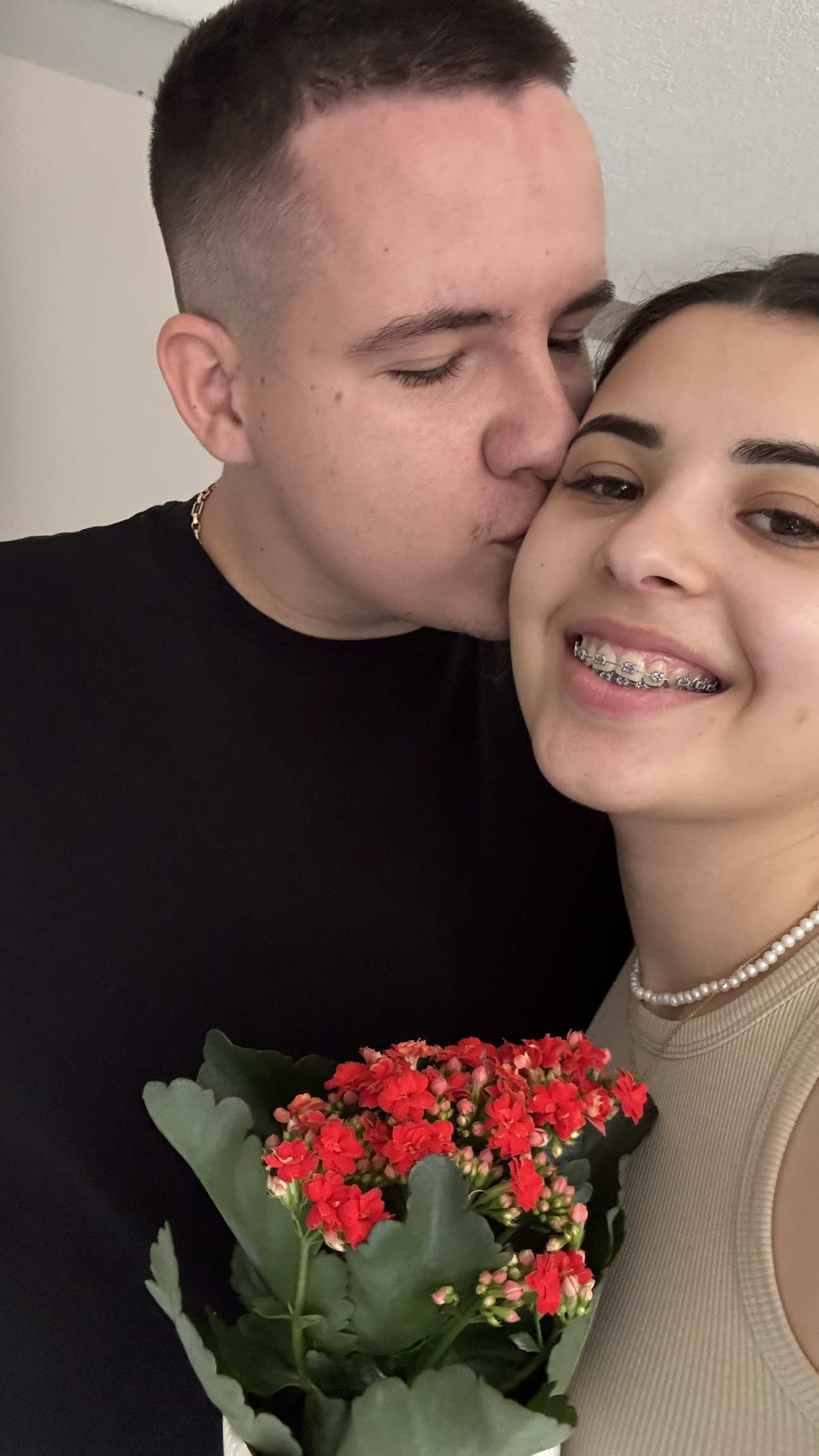 A post by @denisa_cristina13 on TikTok caption: Fetelooor, ați scos hainele de vară de la naftalină?🤪 #foryoupage❤️ #elvetia⛰ 