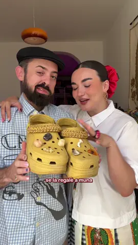 A post by @spacemunarriz on TikTok caption: mi colección de calzado para el verano que no le gusta a nadie 🌞🩴🫧