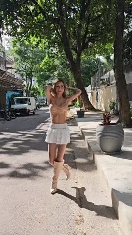 A post by @apex_valentina on TikTok caption: Pretty little baby😽 #fyp #dance #foryoupage #cute #funny #matchingset #fypシ゚viral #foryou #foryourpage #hair #hair #modeltok 