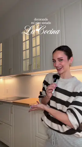 A post by @aliciarev on TikTok caption: hoy en decorando mi piso soñado… la cocina✨ #homedecor #decoration 
