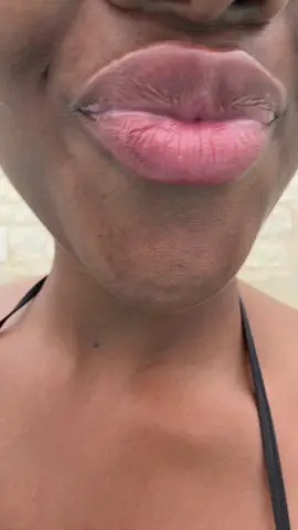 A post by @banembaye99 on TikTok caption: ❤️ sono in piscina tutto fake #2005 