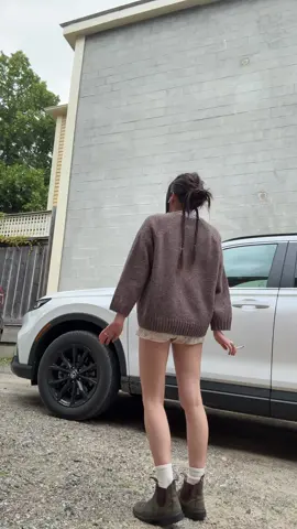 A post by @molotovgirl on TikTok caption: Lunch break 🏷️: #ootd #outfit #outfitoftheday #outfitinspo #outfitinspiration #outfitideas #fitinspo #fitinspiration #style #styleinspo #thrift #thrifted #secondhand #vintage #vintagefashion #vintageclothes #truevintage #vintagestyle #womenswear 