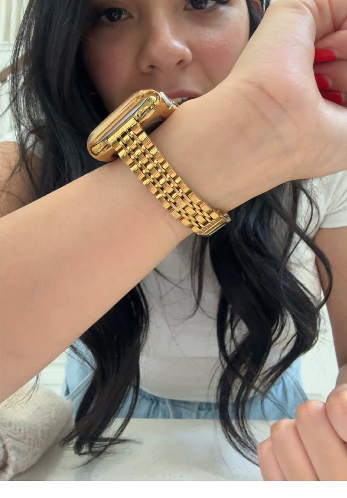 A post by @itzelcastanova on TikTok caption: I LOVE LOVE The Apple Watch band!!