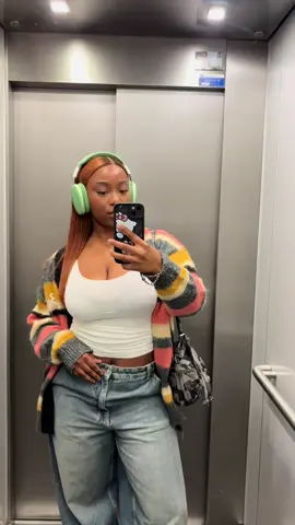 A post by @itselvk on TikTok caption: #CapCut #outfit #fyp 