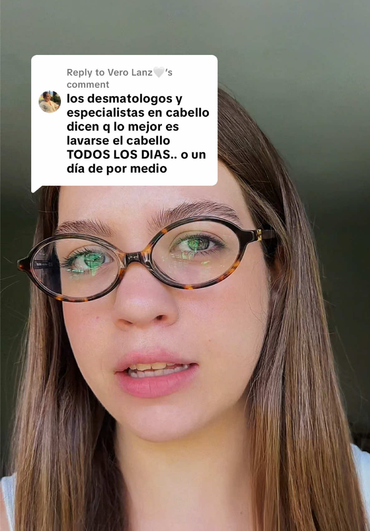 A post by @shaktimaal on TikTok caption: Replying to @Vero Lanz🤍 me tienen confundida ¿el pelo se lava o no se lava todos los días? 