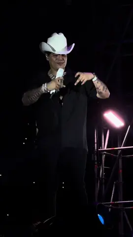 A post by @purofirmes on TikTok caption: Si fui y soyyyyy 🫶🏼 #eduincaz #grupofirme #laultimapedatour2025 