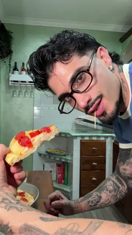 A post by @manny_hp on TikTok caption: Pizza genovese ASMR