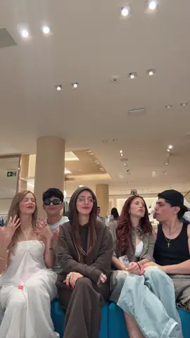 A post by @katteyes on TikTok caption: consíganme a alguien aunque sea 🥹