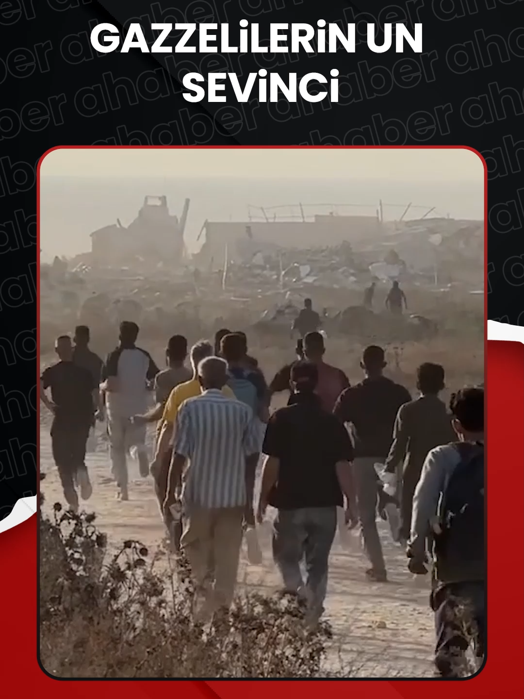 A post by @ahaber on TikTok caption: • İşgalci #İsrail'in açlığa mahkum ettiği Filistinliler, kısıtlı miktarda dağıtılan un çuvallarına ulaşmak için #Gazze Şeridi'nin kuzeyindeki yardım dağıtım noktasına toplandı. • Filistinliler, güvenlik risklerine rağmen un çuvallarını alarak geri döndü. #filistin #haber