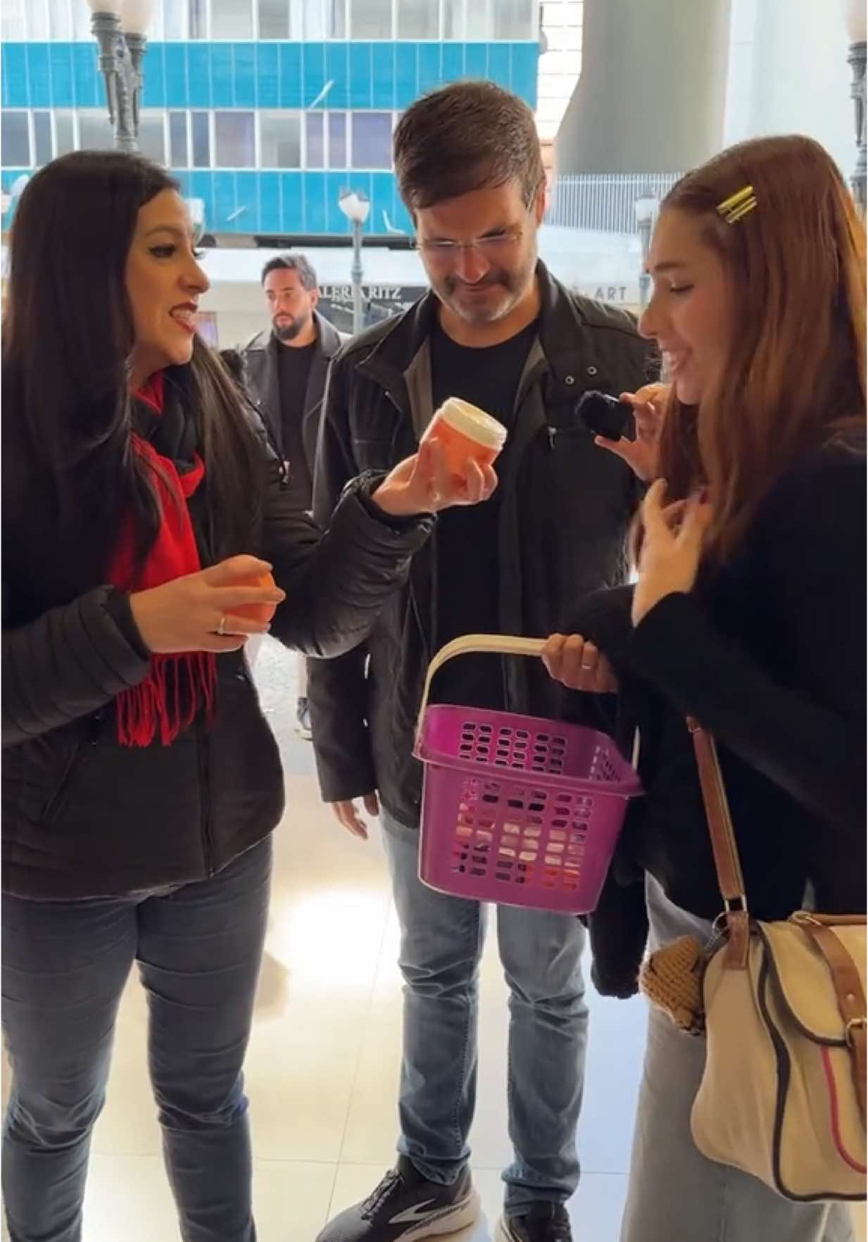 A post by @nextleveldj on TikTok caption: Me mostre 3 coisas que tem na sua bolsa que eu compro o que você quiser *publicidade @iFood 