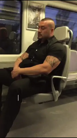 A post by @sergioelportero on TikTok caption: No se me pasaba por la cabeza en ese momento lo que iba a venir después, gracias a mi trabajo. #viral #bouncerpower #elportero 