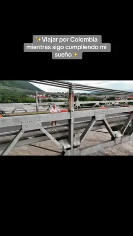 A post by @silvanaespinosau on TikTok caption: Que felicidadddddddddd @latente.oficial #fyp #fypp #paratí #colombia 