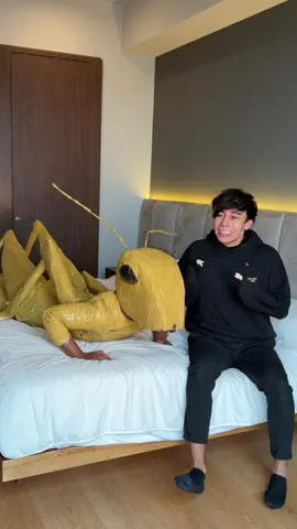 A post by @sonrixs_ on TikTok caption: Etiqueta a tu amigo 😐 #Sonrixs 