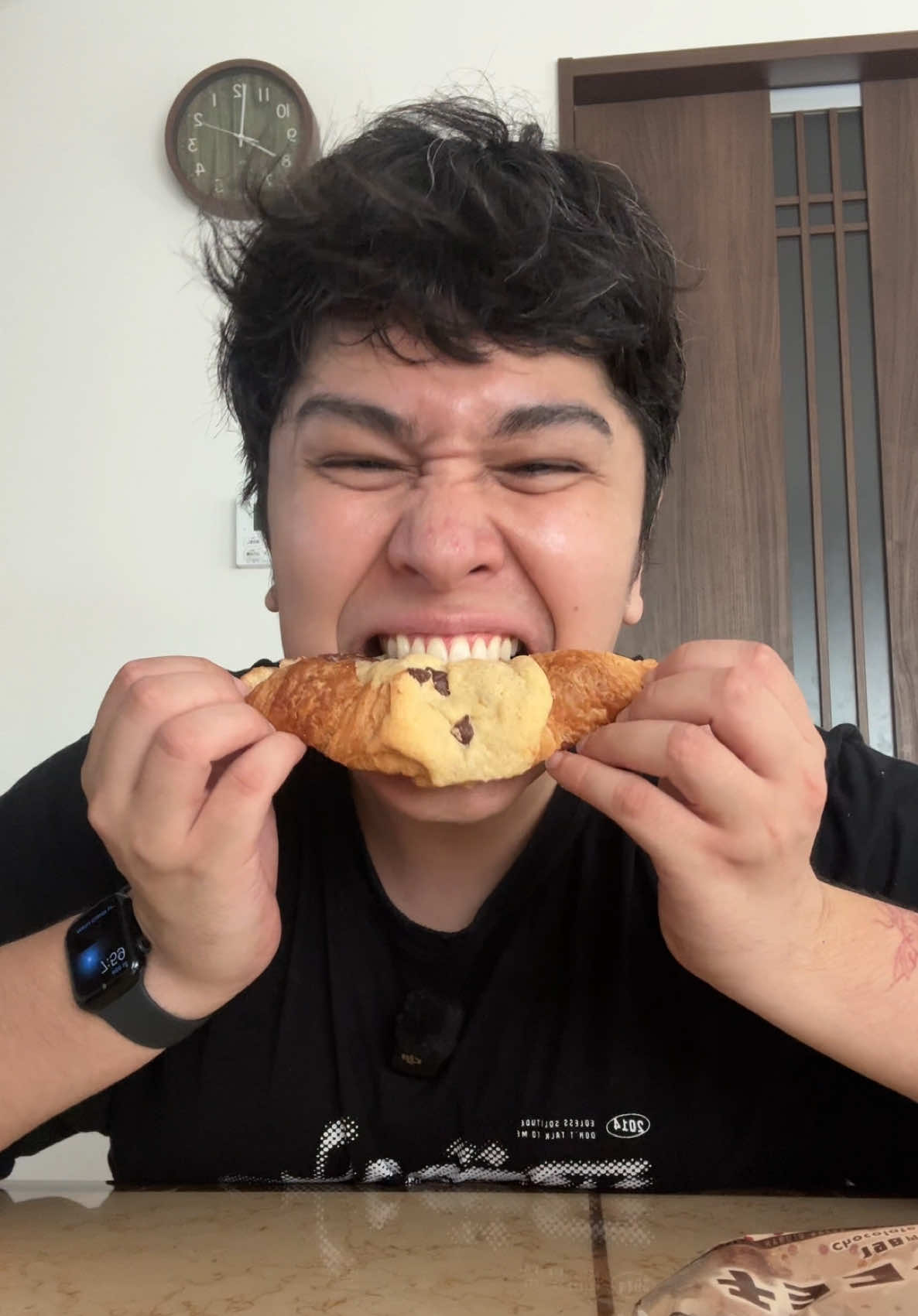 A post by @haru on TikTok caption: café da manhã no Japão botando o papo em dia🇯🇵 #japao #japão #japan #provando #provandocomidas #mukbang 