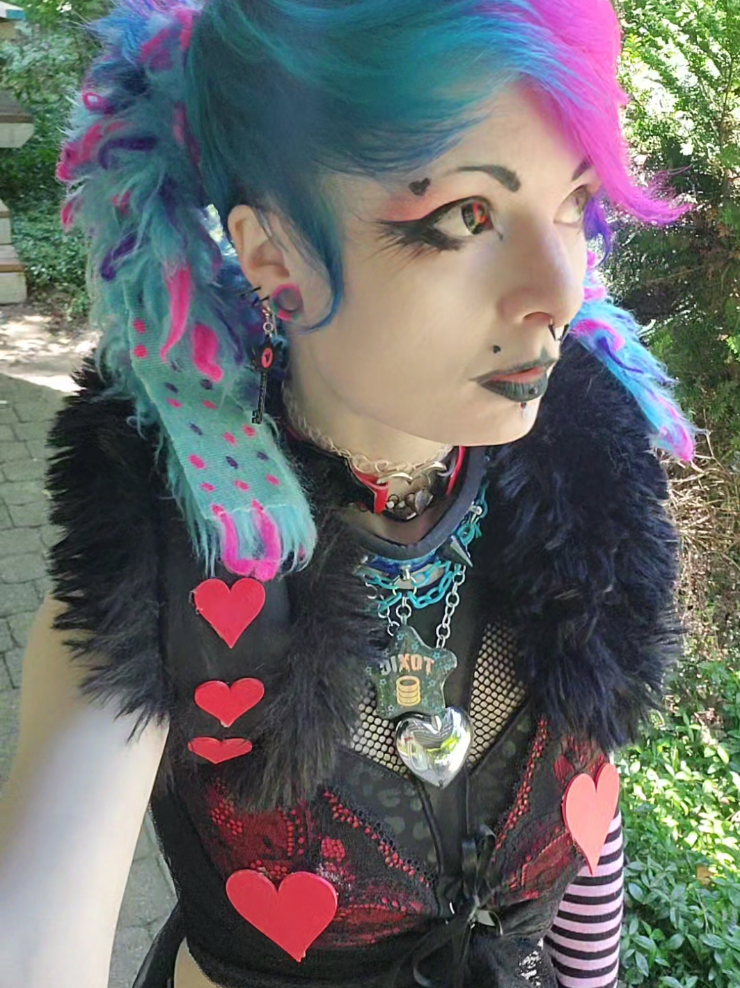 A post by @sugarsarz.inthestarz on TikTok caption: #bitch #hazbinhotel #velvettecosplay #velvettehazbinhotel #hellaverse #vivziepop #closetcosplay 