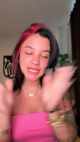 A post by @aggayucita on TikTok caption: she ate with the summer flowery nails🤠 #summernails 