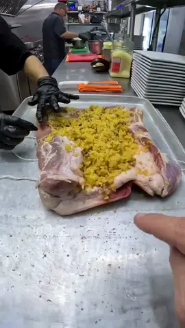 A post by @tradicionespr on TikTok caption: Cuerito Relleno 🍖🤪 No Vas a Creer el Interior de este Restaurante.. Rancho Mega Precioso ️❤️🇵🇷 