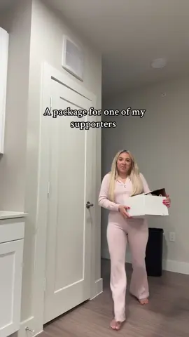 A post by @michellepaaz on TikTok caption: A package for one of my supporters! 🎀 Instagram-michellepaaz  Snapchat- michelleepaz 