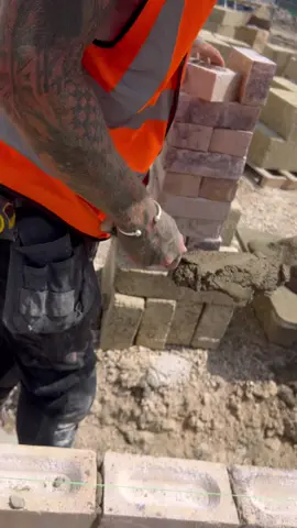 A post by @iicollisonii on TikTok caption: 🧱How to lay a brick overhand🧱 #bricklaying #bricklayer #brickwork #trowellife 