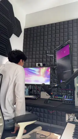 A post by @tuonto on TikTok caption: #respawn_PARTNER these mints are good but unfortunately share the same color palette as qiqi #tuonto #GenshinImpact #GetLostInTheGame @RespawnByRazer