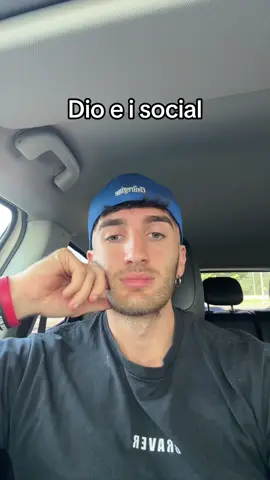 A post by @denndedan on TikTok caption: Se volete parlare scrivetemi pure anche nei commenti ❤️