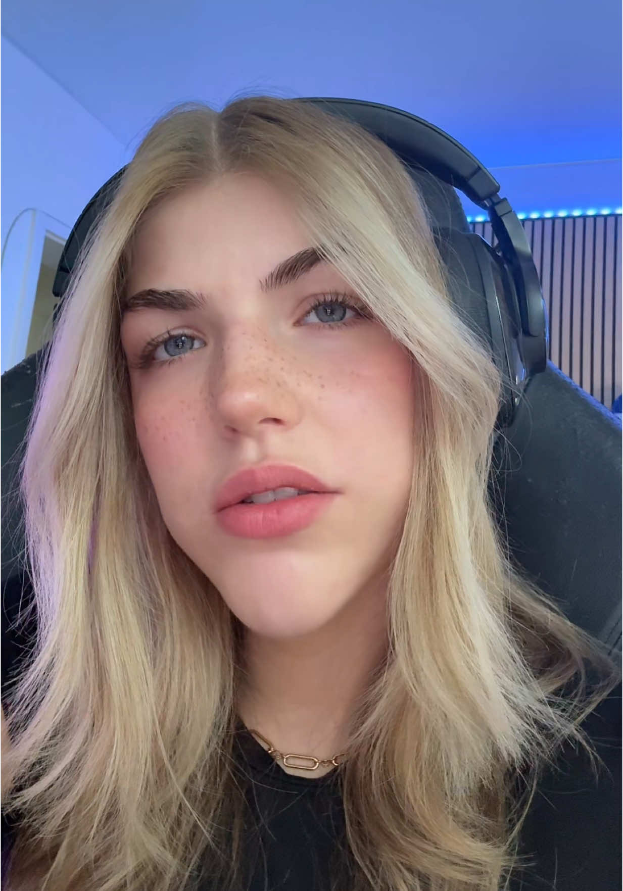 A post by @xfiibii on TikTok caption: es hat dich gefunden.