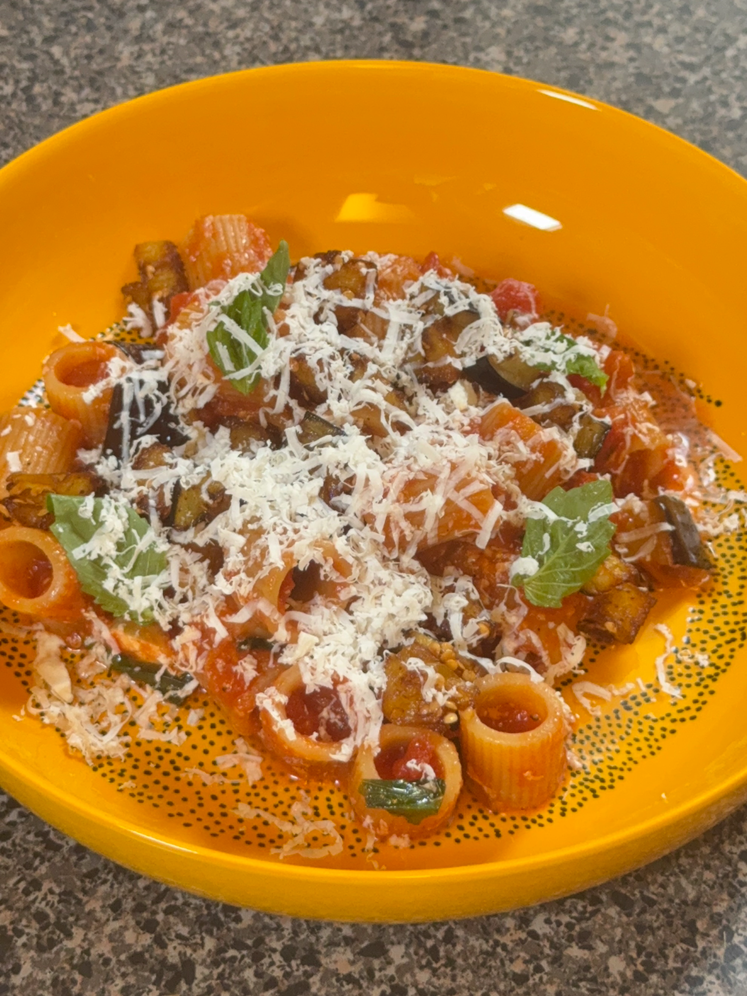 A post by @giallolovesitaly on TikTok caption: Golden-fried eggplant meets creamy ricotta salata in this Sicilian-inspired mezze maniche pasta! 🍆🧀 Simple, satisfying, and full of Mediterranean vibes😋🍝 @alberto_marcolongo Ingredients: 3 ¼ cups mezze maniche pasta (320 g) 1 medium eggplant 1 garlic clove 1 small bunch fresh basil 1 cup canned peeled tomatoes or tomato passata (280 g) ½ cup ricotta salata, grated (80 g) ¾ cup grapeseed oil, for frying (200 g) 3 tablespoons extra virgin olive oil (40 g) Salt, to taste #giallolovesitaly #pasta #norma #foodtok