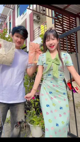 A post by @ on TikTok caption: မိုဟာနာအသားအိအိ​ချစ်စရာဒီဇိုင်းလေးအသစ်ရောက်ဘတ်၂ရာကျော်နဲ့ရချင်ရင်ဒီ👉@🇲🇲Wai Wai 2 official 🇹🇭 ထဲစာလာပို့ပေးနော်🤭🤍#foryou @🇲🇲Nanda Aung🇹🇭(ယောသားကြီး) 
