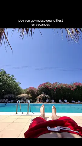 A post by @fleckinho_ on TikTok caption: S’entraîner en vacances >> #gym #gymmemes #gymtok 